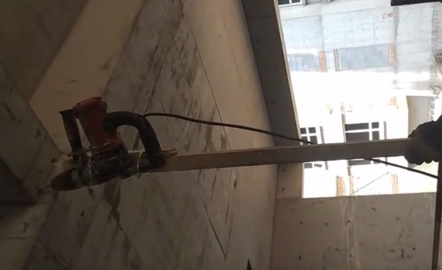 實(shí)拍農(nóng)村小伙工地植筋，自制的工具亮啦