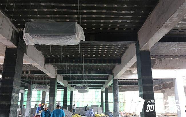 工業(yè)廠房出現(xiàn)結(jié)構(gòu)裂縫，應該如何加固?