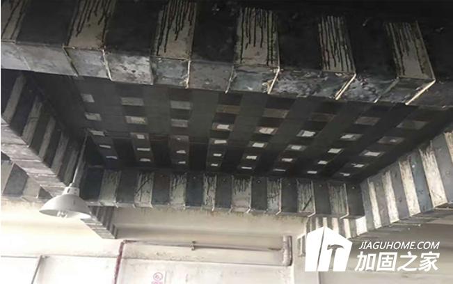 在房屋加固補強中，樓板承重怎樣加固?